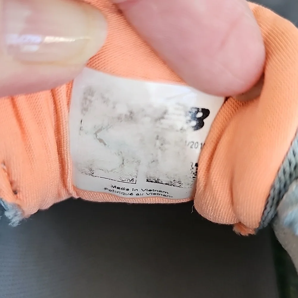 New Balance Women's Light Gray and Mint Athletic Shoes Sz 8 - Picture 9 of 10